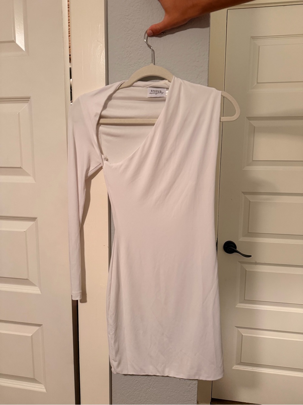 SNDYS White One-Shoulder Long Sleeve Dress
